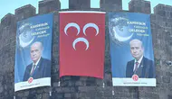 Diyarbakır Surlarında Kardeşlik Mesajı Veren Devlet Bahçeli Pankartları Dikkat Çekti