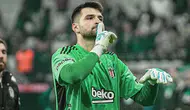 Beşiktaş'ta eldivenler el değiştiriyor: Ersin Destanoğlu rotayı İngiltere'ye kırdı