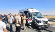 Nusaybin yolunda ambulansın karıştığı zincirleme kazada üç kişi yaralandı