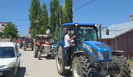 Van’daki düğünde gelin alma konvoyu milyonluk traktörlerle yapıldı