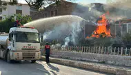 Ahlat ilçesindeki iş yeri bahçesinde çıkan yangın kontrol altına alındı