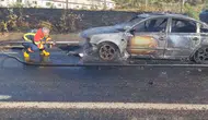 Bingöl Genç yolunda hareket halindeki araç bir anda yanarak küle döndü