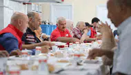 Elazığ Kızılay huzurevi sakinlerini aşevinde ağırlayarak gönüllere dokundu