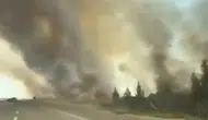 Nusaybin sınırındaki mayınlı alanda anız yangını trafiği aksattı