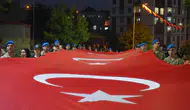Şırnaklılar 107 metrelik dev Türk bayrağıyla meydanlara indi