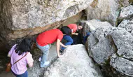Elazığ’da kavurucu sıcaklardan kaçanların adresi Buzluk Mağarası oldu