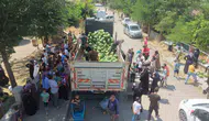Muşta yerel üreticiden alınan karpuzlar sekiz mahallede halka ücretsiz dağıtıldı
