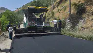 Hakkari'de 40,5 kilometrelik köy yolu sıcak asfaltla kaplandı