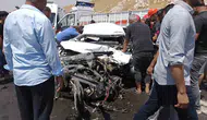 Şanlıurfa Birecik yolunda tır ile otomobil çarpıştı sürücü ağır yaralandı