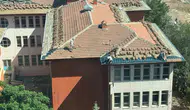 Diyarbakırda okul çatısındaki tehlikeli çalışma kameraya yansıdı