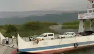 Elazığ'da fırtına feribot seferlerini aksattı