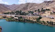 Yüksekova Dilimli Barajı yaz sıcağında serinlemek isteyenleri ağırlıyor
