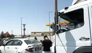 Siirt Kurtalan yolunda tır ve otomobilin karıştığı kaza ucuz atlatıldı