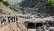 Tunceli'de etkili olan kuvvetli yağışlar köy yollarını ulaşıma kapattı