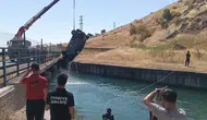 Eğil ilçesinde kanala düşen araçtan dört kişi sağ çıktı