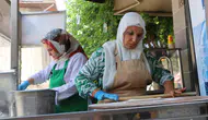 Diyarbakırlı gelin ve görümcesi açtıkları dükkanla örnek oluyor