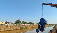Şanlıurfada dereye düşen araçtaki sürücü her yerde aranıyor