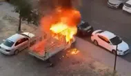 Diyarbakır Bağlar ilçesinde park edilen kamyonet çıkan yangında tamamen yandı