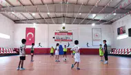 Sivrice ilçesinde çocuklar yaz tatilini sporla dolu geçiriyor