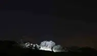 Harput sakinleri Perseid meteor yağmurunu izlemek için Buzluk Mağarası’na akın etti