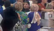Diyarbakır'da İndirimli Mağaza Açılışına Gelenler Birbirini Ezdi