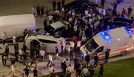 Yüksekova İpekyolu Caddesi üzerinde park halindeki araçlara çarpan otomobil dört kişiyi yaraladı