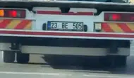 Elazığ trafiğinde çekici üzerinde yolculuk yapan tosun şaşırttı