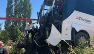 Diyarbakır Bingöl yolunda yolcu otobüsü kaza yaptı 2 kişi yaralandı