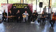 Şanlıurfa'da okuma yazma kursunu bitiren kadınlar diplomalarını coşkuyla aldı