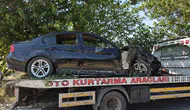 Batman'da kontrolden çıkan otomobil ağaca çarparak boş araziye savruldu
