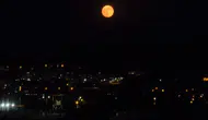 Van Gölü kıyısında dolunay geceye damga vurdu