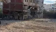 Elazığda kentsel dönüşümdeki binanın yıkımı saniyeler içinde tamamlandı