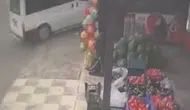 Elazığda kontrolden çıkan minibüs bir evin bahçesine daldı