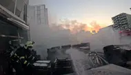 Diyarbakırda iş yeri önündeki yangın kask kamerasından görüntülendi