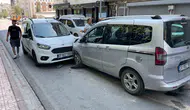 Siirt Yeni Mahallede iki ticari aracın karıştığı kazada bir kişi yaralandı