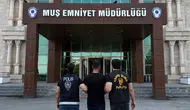 Muş polisi uzun süredir aranan firari hükümlüyü saklandığı adreste kıskıvrak yakaladı