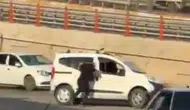 Şanlıurfa sokaklarında hareket halindeki araca tutunarak içeri girmeye çalıştı