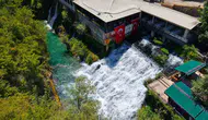 Elazığ Keban'daki Çırçır Şelalesi büyüleyici turkuaz rengiyle turist akınına uğruyor
