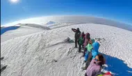 Ermenistanlı Dağcılar Ağrı Dağı Zirvesinde Müzik Eşliğinde Halay Çekti