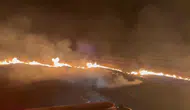Elazığ Köprüdere köyündeki anız yangını ekiplerin müdahalesiyle söndürüldü