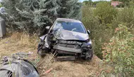 Elazığ yolunda kaza yapan otomobil ağaca çarptı