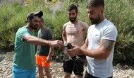 Tunceli'de ağaca çarpıp suya düşen kızıl şahin kurtarıldı