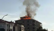 Elazığ'da inşaat halindeki binanın çatısında yangın çıktı