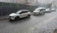 Tatvan aniden bastıran dolu ve sağanakla beyaza büründü