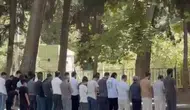 Nusaybin Barajı kıyısında piknik yapan vatandaşlar cemaatle namaz kıldı