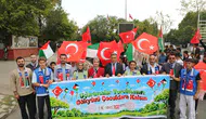 Ağrı'da bin öğrenci Gazze'deki çocuklar için gökyüzünü renklendirdi