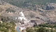 Siirt Pervari yolunda kaya kütleleri kontrollü patlatma ile temizlendi