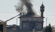 Ağrı Küpkıran Mahallesi'ndeki cami çatısında korkutan yangın