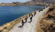 Doğaseverler Van Gölü’nün saklı cennetine pedal çevirdi