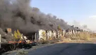 Kızıltepe'de hurda araç deposunda çıkan yangın paniğe neden oldu